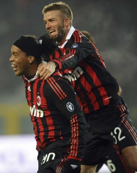 Efekt Beckham zabral. Ronaldinho (vlevo) s příchodem Angličana září.