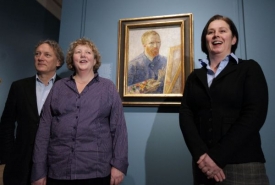 Vernisáže se zúčastnili i van Goghovi příbuzní.
