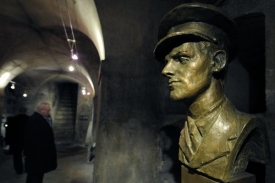 Busta Adolfa Opálky, jednoho z aktérů atentátu na říšského protektora