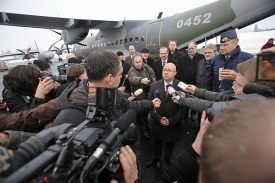 Ministr Barták představil první letadlo začátkem ledna.