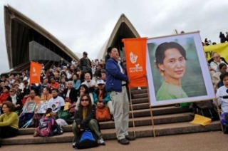 Demonstrace za propuštění Su Ťij v Austrálii.