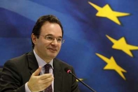 Řecký ministr financí Papaconstantinou bojuje s obřími dluhy země.