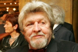 Kameraman Miroslav Ondříček.