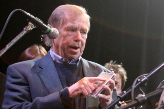 Novou desku Plastiků pokřtil exprezident Václav Havel.