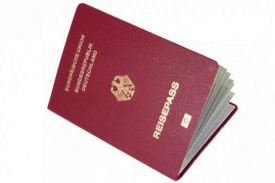 Německý pas vyměnili za americký.