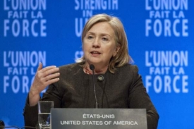 Clintonová na konferenci o Haiti 25. ledna. Tento týden kárá Nigerii.