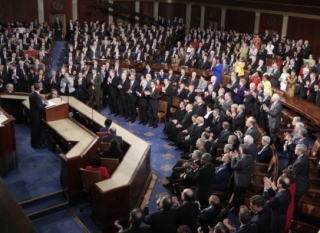 Baracka Obamu poslouchal zaplněný sál Kongresu.