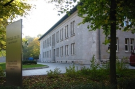 Elitní jezuitské gymnázium Canisius-Kolleg v Berlíně.