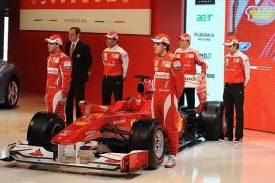 Stáj Ferrari představila nový monopost s názvem F10.