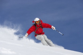 Češi zaplatí za lyžovací zájezdy i se zábavou čtyři miliardy korun.