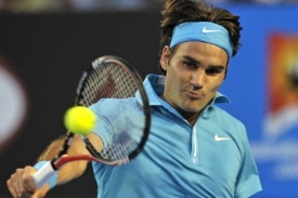 Roger Federer se se svým semifinálovým soupeřem nepáral.