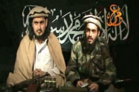 Vůdce pákistánského Talibanu Hakimulláh Mahsúd. (vlevo)