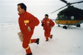 Vrtulník zasahoval u těžce omrzlého muže.