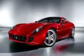 Ferrari 599 se stane prvním hybridním vozem italské značky.