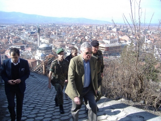 Šéf ICE Feith v Prizrenu.
