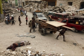 Zemětřesení za sebou na Haiti zanechalo více než 200 tisíc mrtvých.