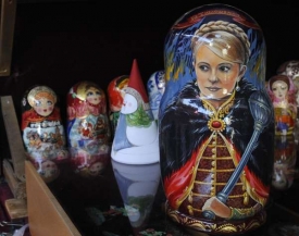Oblíbené suvenýry. Tymošenková jako matrjoška.