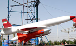 Íránský bezpilotní letoun představený v Teheránu roku 2009.
