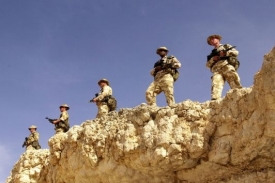 Britové během cvičení v Ománu, kterého se účastinili i členové SAS.