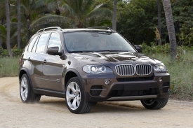 Modernizované BMW X5 se začne prodávat v polovině roku.