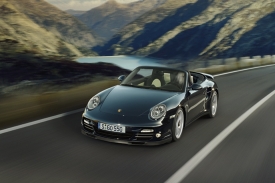 Porsche 911 Turbo S bude k mání i jako kabriolet.