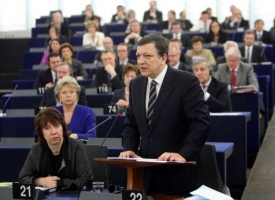 Šéf Evropské komise Barroso představuje v EP své ovečky.