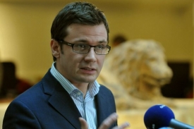 Ondřej Liška bude s Fischerem řešit případný odchod ministrů z vlády.