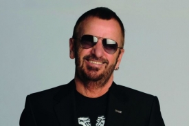 Ringo Starr rozhodně není typický sedmdesátník.