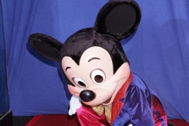 Legendární Mickey Mouse míří do čínských aubousů.