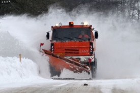 Silničářům v Česku dochází posypová sůl pro dálnice (ilustrační foto).