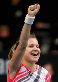 Lucie Šafářová se v Paříži raduje z postupu do finále.