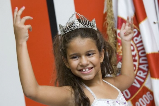Nejmladší královna samby, sedmiletá Julia Lira.