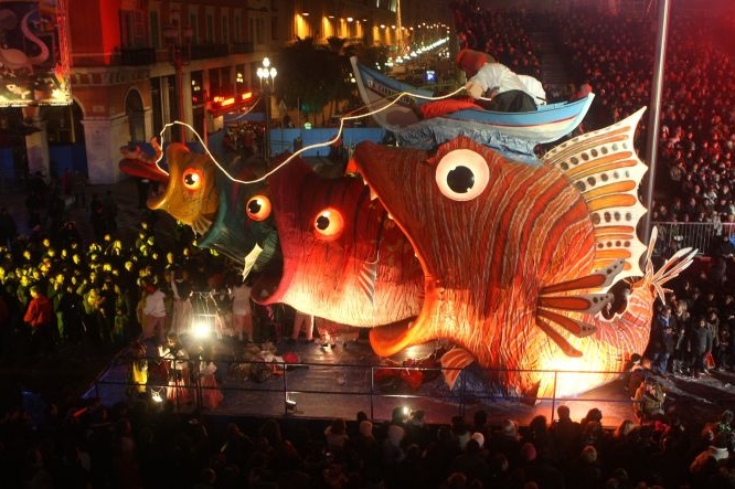 Nejslavnější karneval je v brazilském Riu, ale tradici má i v Nice na francouzské riviéře (foto: ČTK/AP).