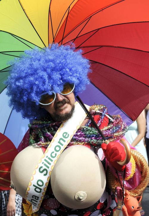 "Král silikonu" na karnevualu v Riu de Janeiro (foto: Profimedia.cz).