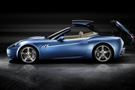 Ferrari California dokáže stáhnout střechu za čtrnáct vteřin.