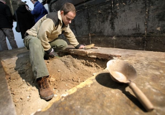 Odborníci začali odkrývat místo, kde může být hrob svaté Anežky.