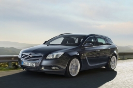 Opel Insignia ST Ecoflex má nižší spotřebu, jede však rychleji.