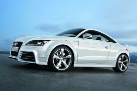 Audi TT RS akceleruje na stovku za 4,6 sekundy.