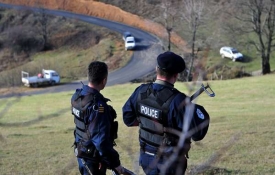 Policisté EU na hranici Kosova.