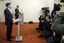 Nizozemský premiér Balkenende oznámil konec vládní koalice.