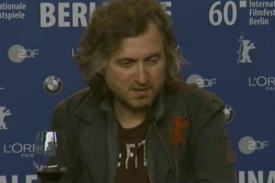 Hřebejkův film získal dvě menší ocenění (z videa tiskové konference).