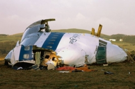 Torzo letadla po atentátu Libyjce Midžrahího v Lockerbie.