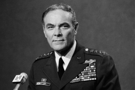 Velitel Alexander Haig (na snímku z roku 1978).