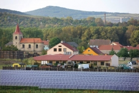 Solární elektrárna v Mlékojedech.
