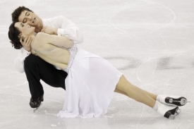 Tessa Virtueová a Scott Moir při svém zlatém tanci na ledě.