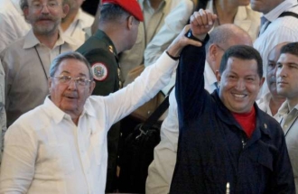Ideoví bratři. Raúl Castro a Hugo Chávez na summitu v Cancúnu.