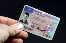 Tisíce Němců, kteří přišli o řidičský průkaz získali nový v zahraničí.