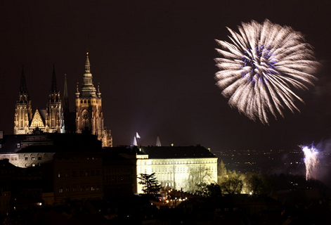Světelný rej doprovázely mocné zvukové efekty