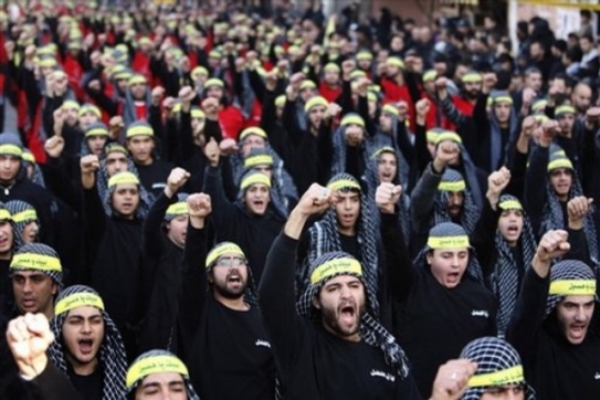 Včerejší demonstrace příznivců hnutí Hizbaláh v Libanonu.