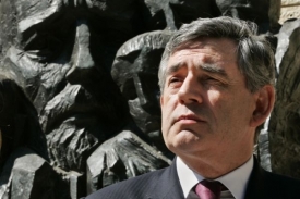 Premiér Gordon Brown doma dobrou reputaci nemá.